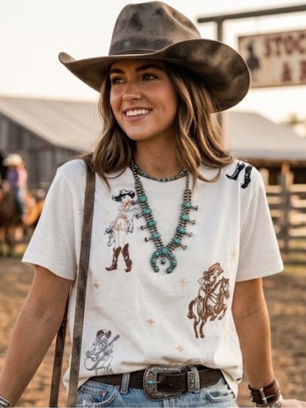 Blue B Vintage Style Western Cowgirl Graphic Tee Rodeo Horse Guitar Sz M
